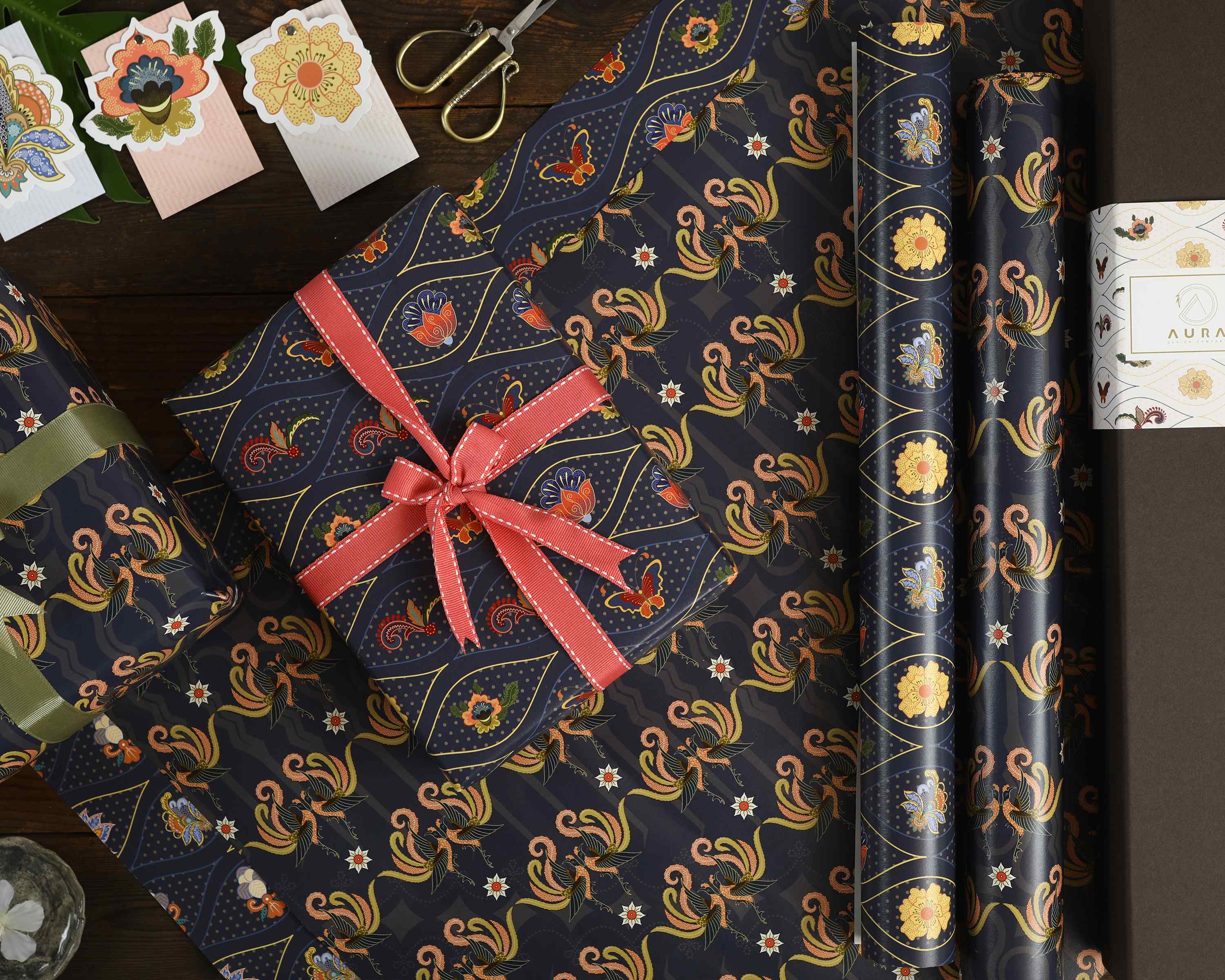 GIFT WRAPPERS & GIFT TAGS